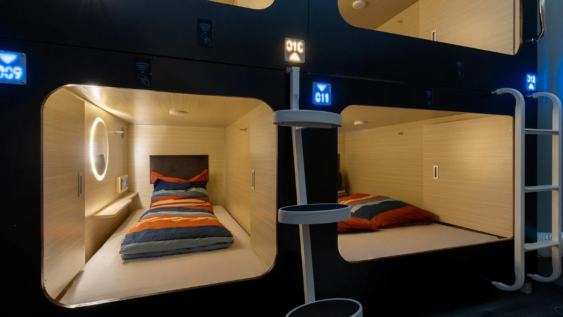 Mue Cubes - Capsule Hotel Базель