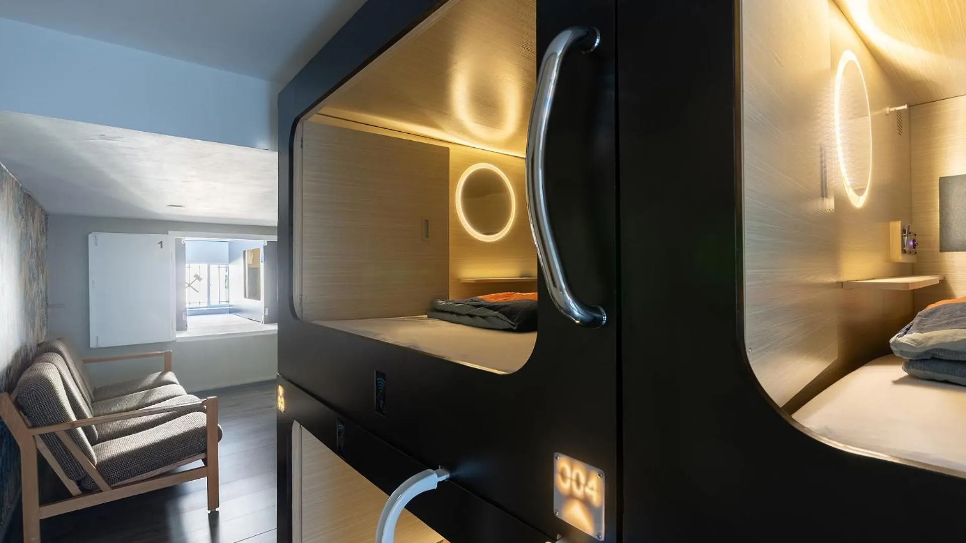 Mue Cubes - Capsule Hotel Базель