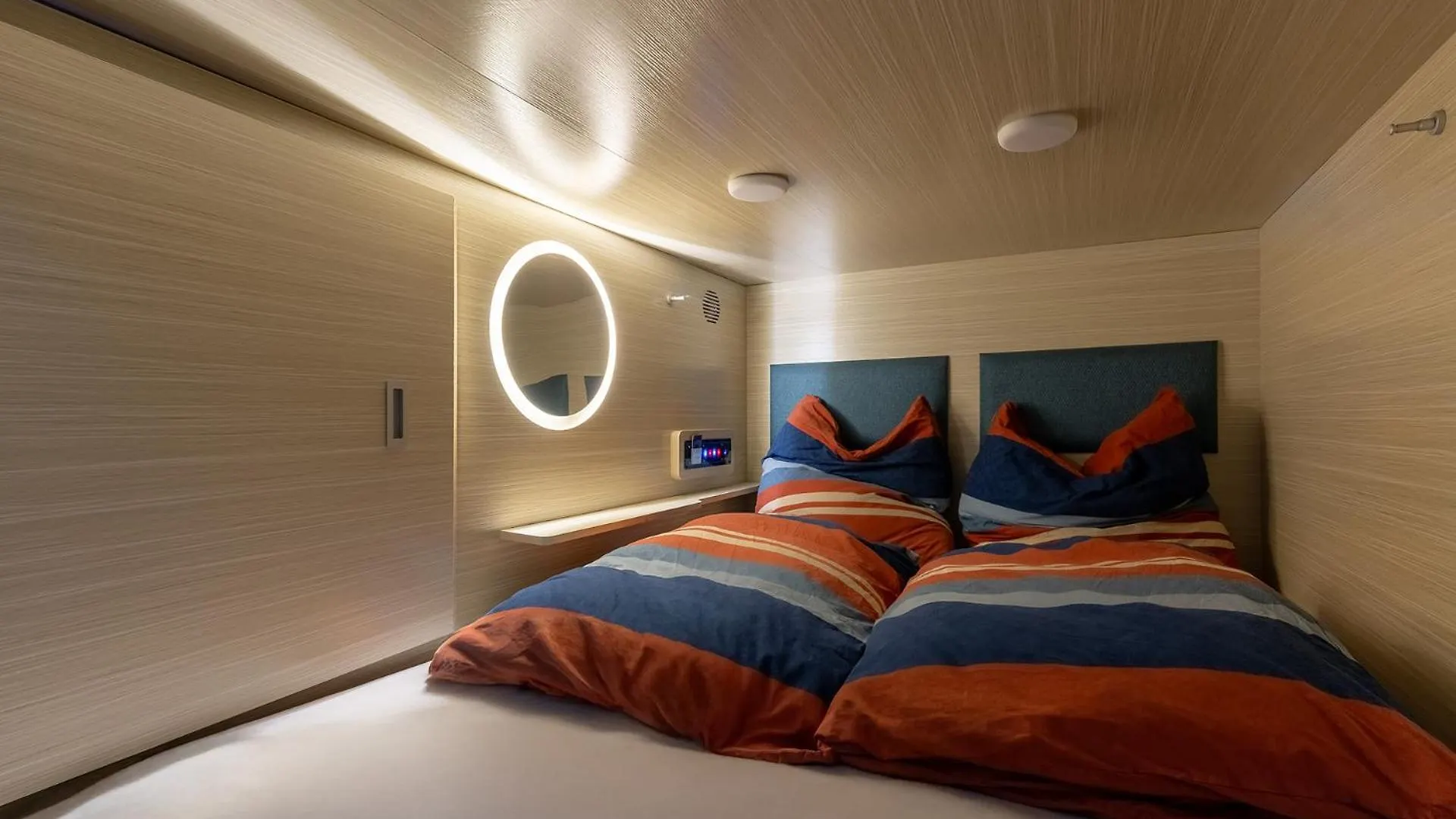 Mue Cubes - Capsule Hotel Базель