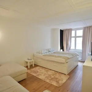  Apartment Cozy Center, 4 Bedroom- 120sq, 5min Walk To Main Station