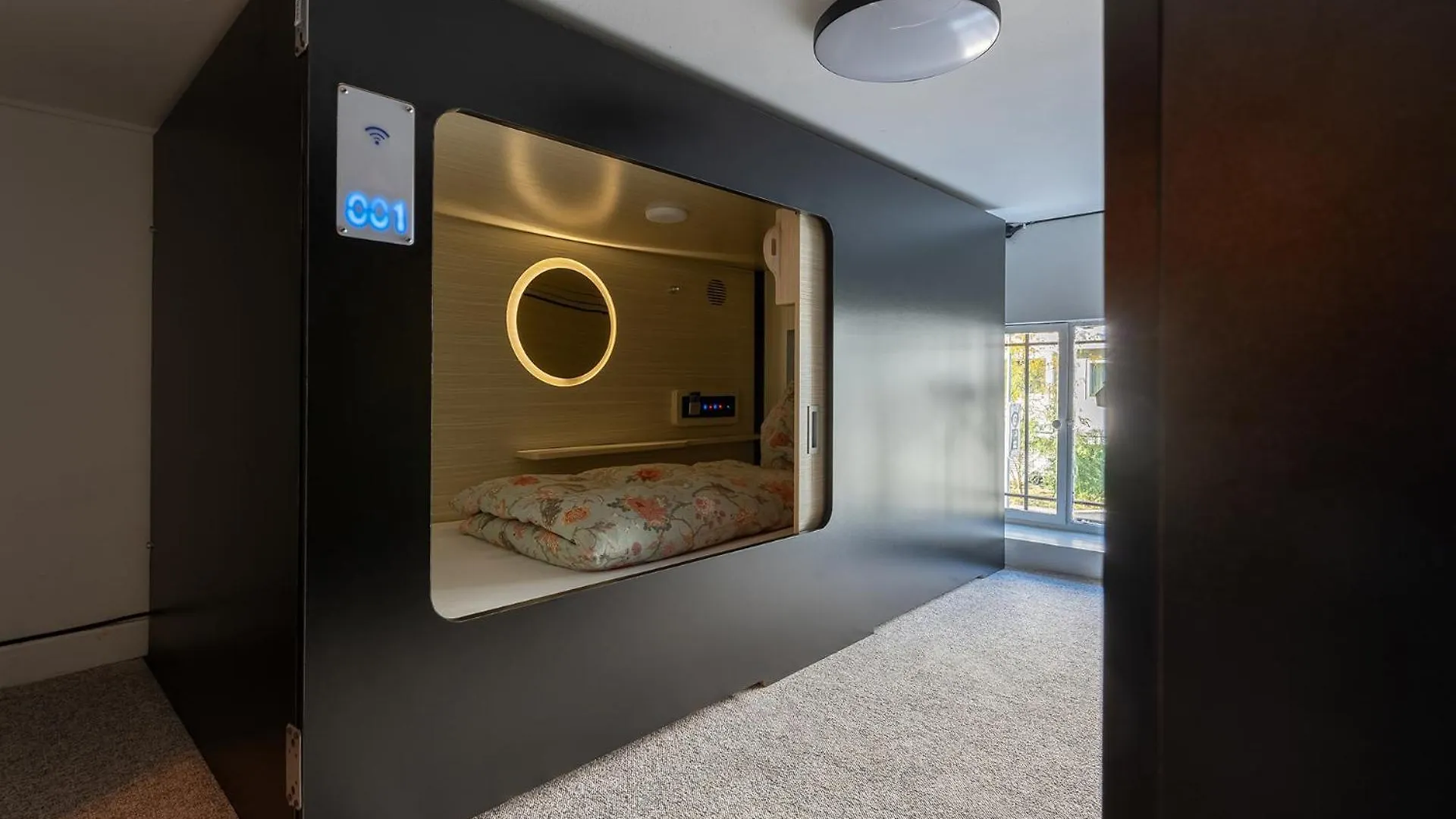 בזל Mue Cubes - Capsule Hotel 0*,  שוויץ